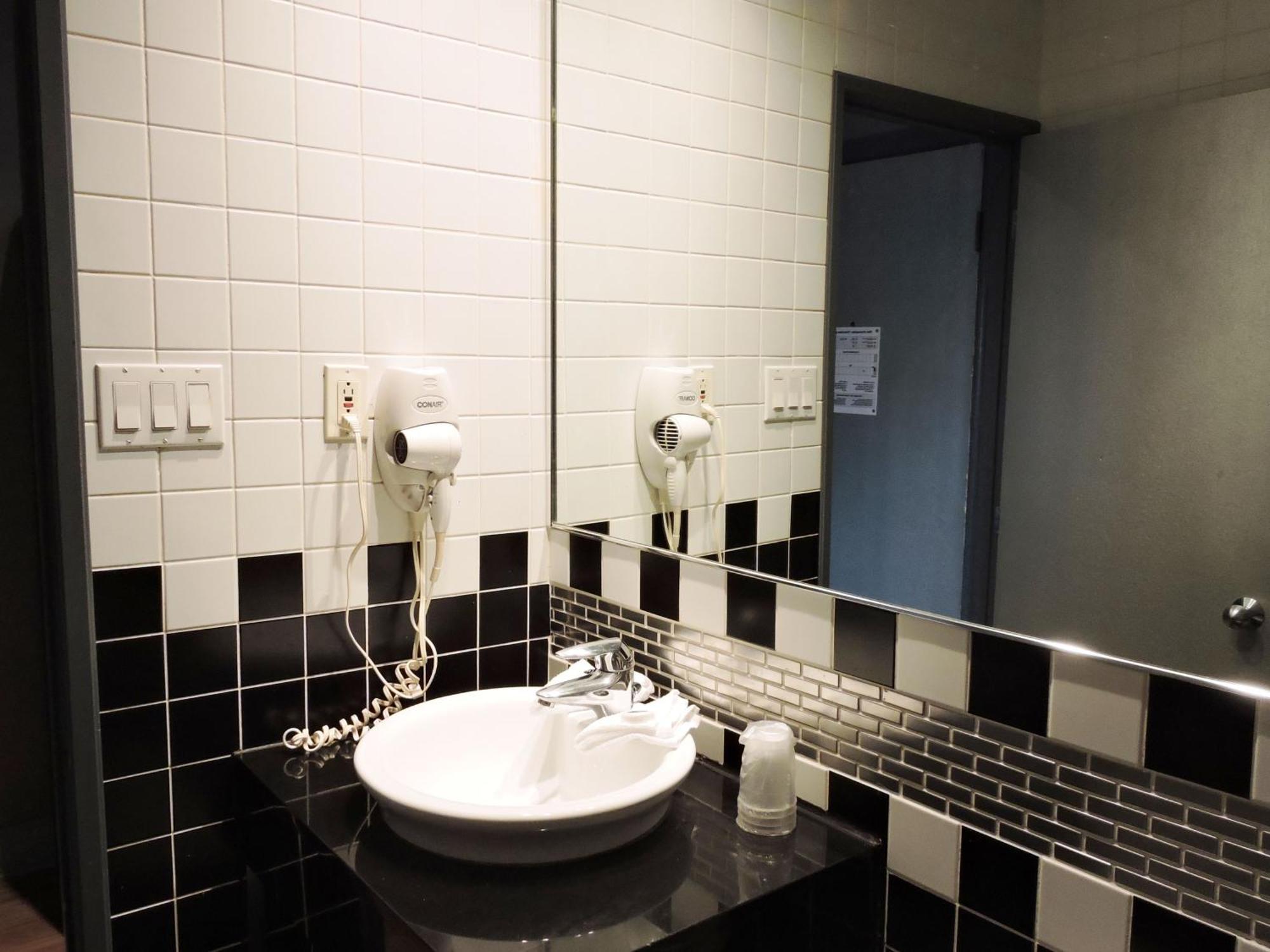 Hotel Newstar Montréal Extérieur photo